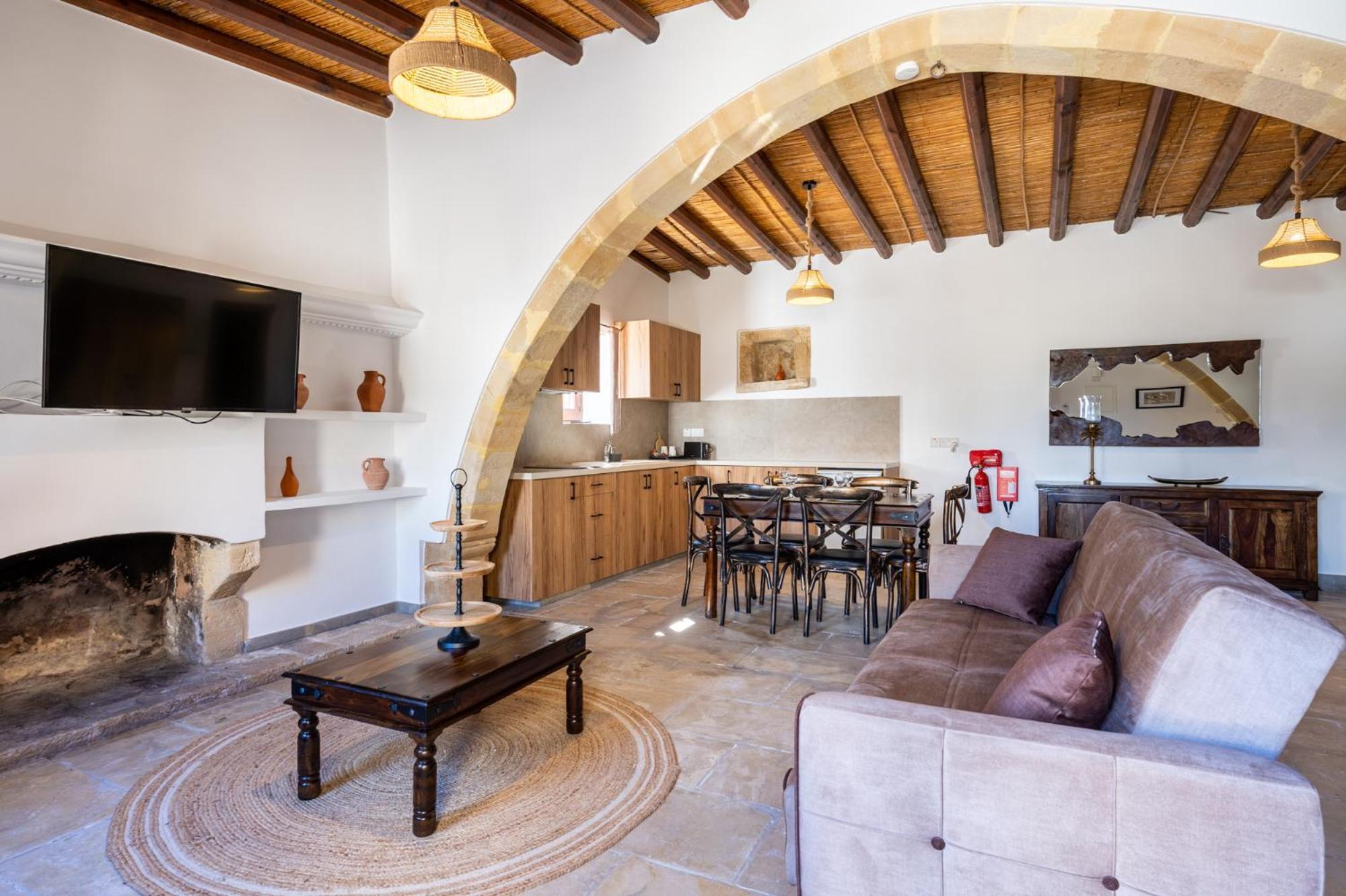 Stone Court Boutique Studios Милиу Экстерьер фото