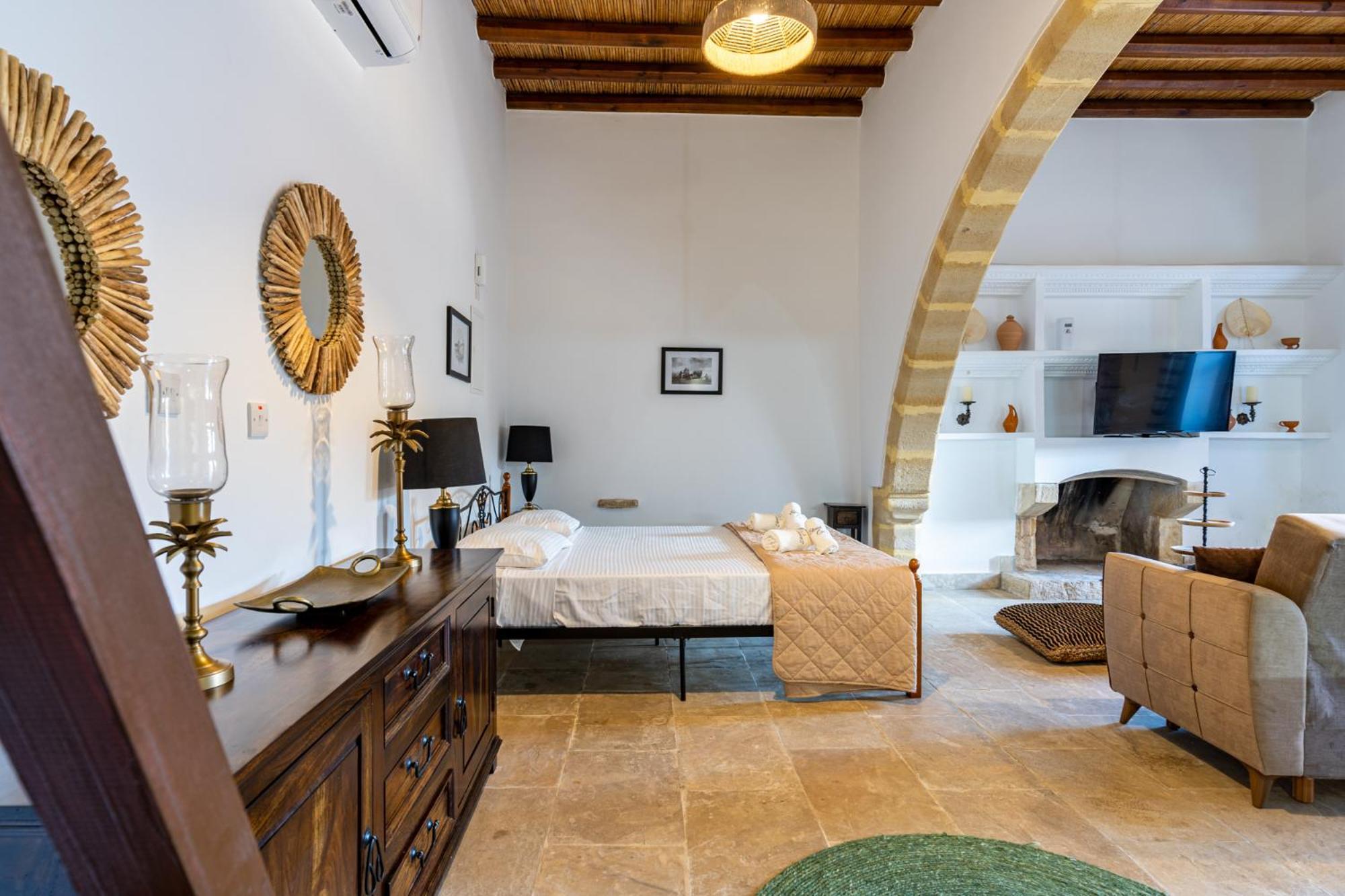 Stone Court Boutique Studios Милиу Экстерьер фото
